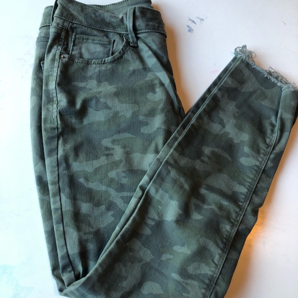 Old Navy Rockstar Super Skinny camp jeans. Size 8